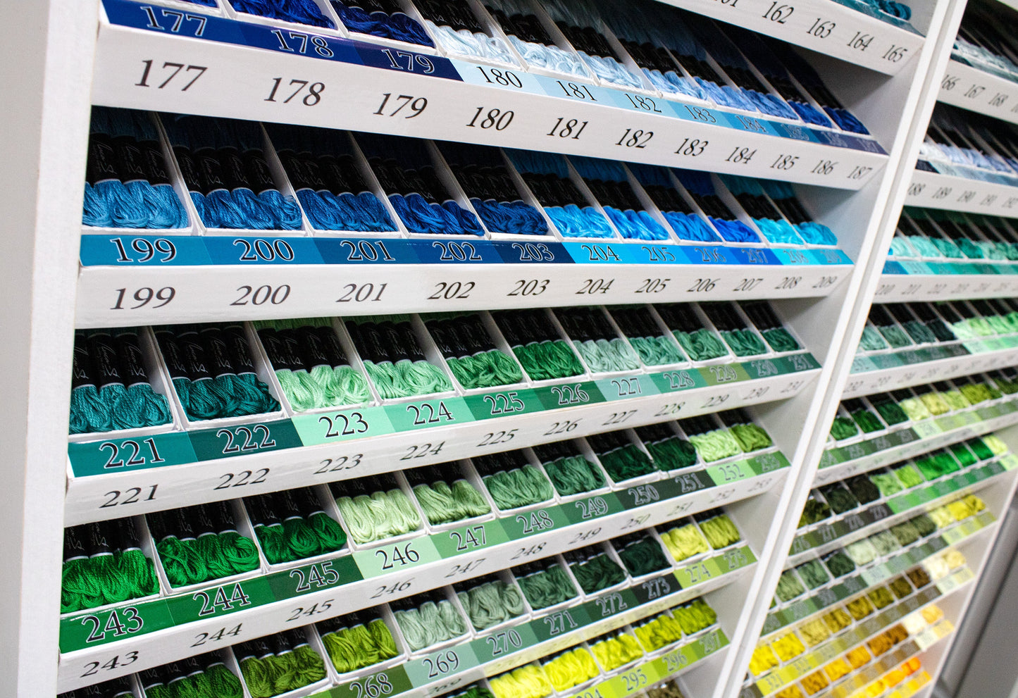 Wooden Stands with Luca-S Stranded Cotton - 525 colors - (12 Fill)