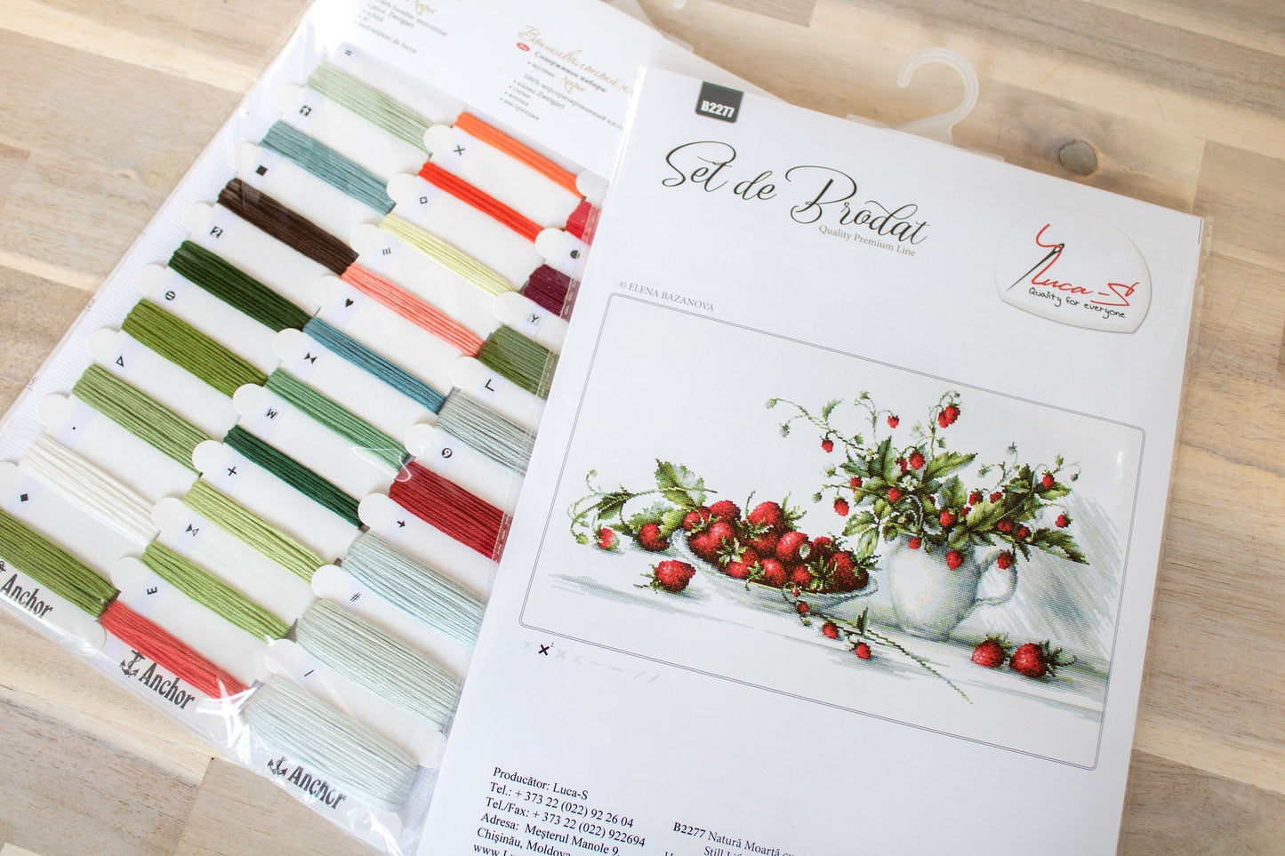Cross Stitch Kit Luca-S - Strawberries, B2277