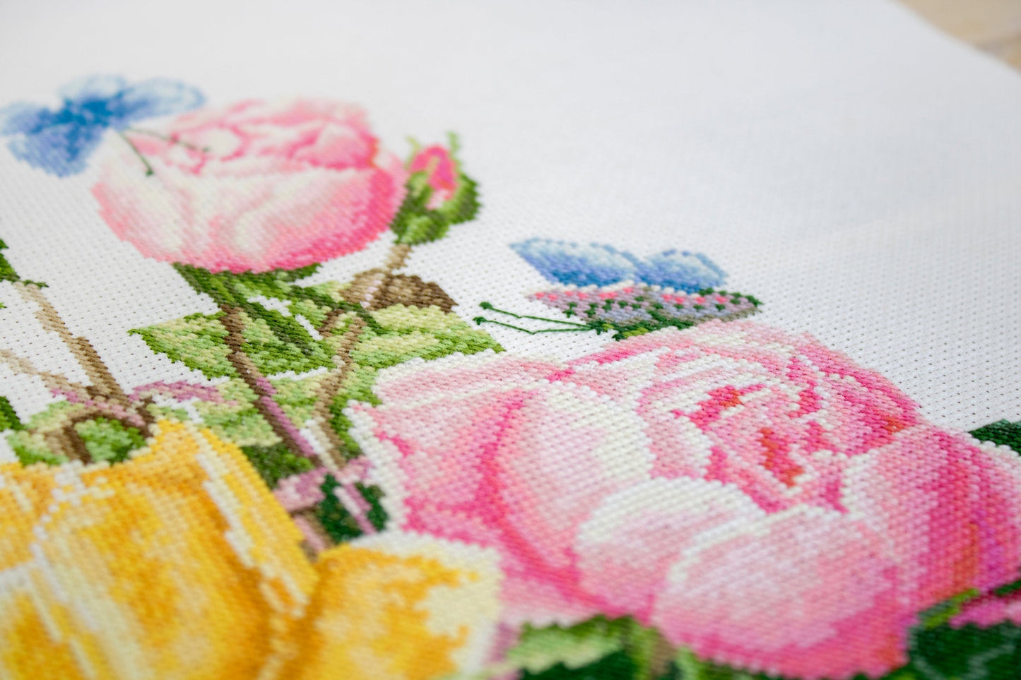 Cross Stitch Kit Luca-S - Yellow Roses and Bengal Roses, BU4003