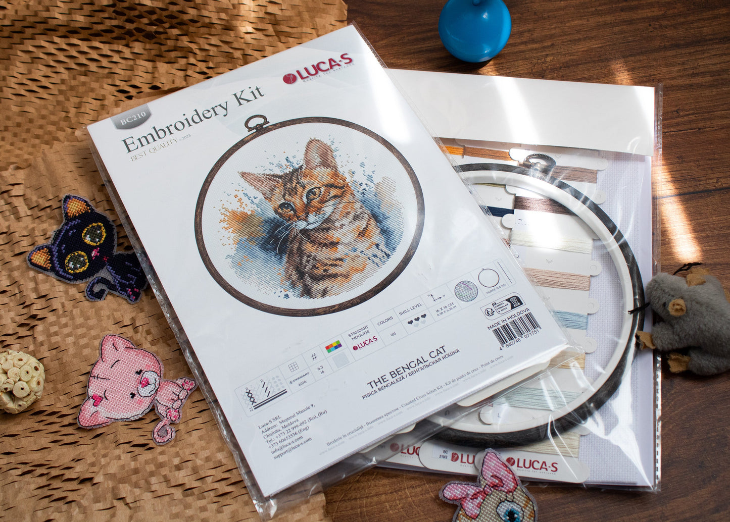 Cross Stitch Kit with Hoop Included Luca-S - The Bengal Cat, BC210