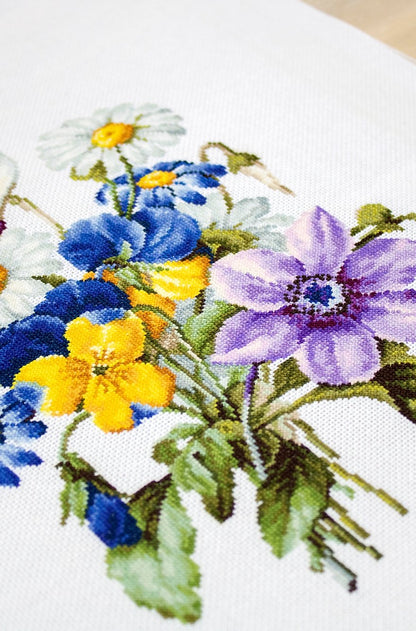 Cross Stitch Kit Luca-S - Flower Bouquet, B2348