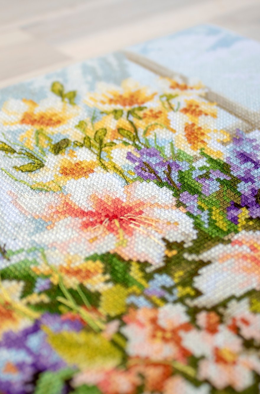 Cross Stitch Kit Luca-S - Flowers by the Window, BU4015