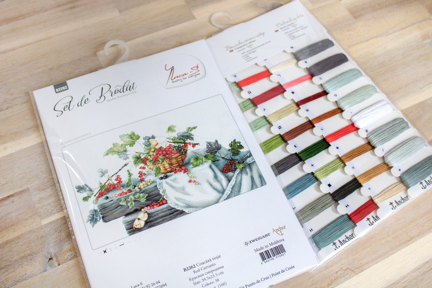 Cross Stitch Kit Luca-S - Still Life of Red Currants, B2262