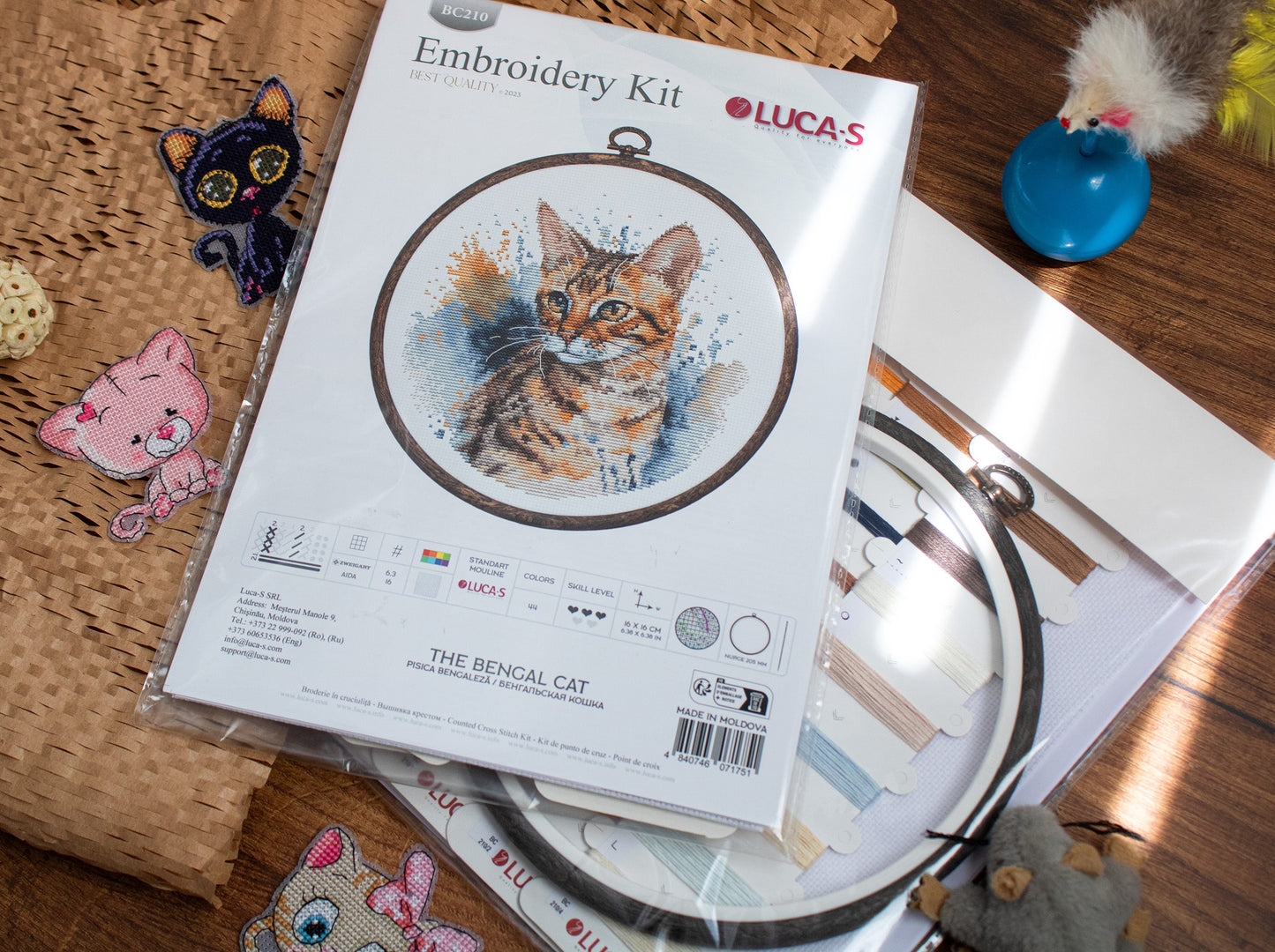 Cross Stitch Kit with Hoop Included Luca-S - The Bengal Cat, BC210