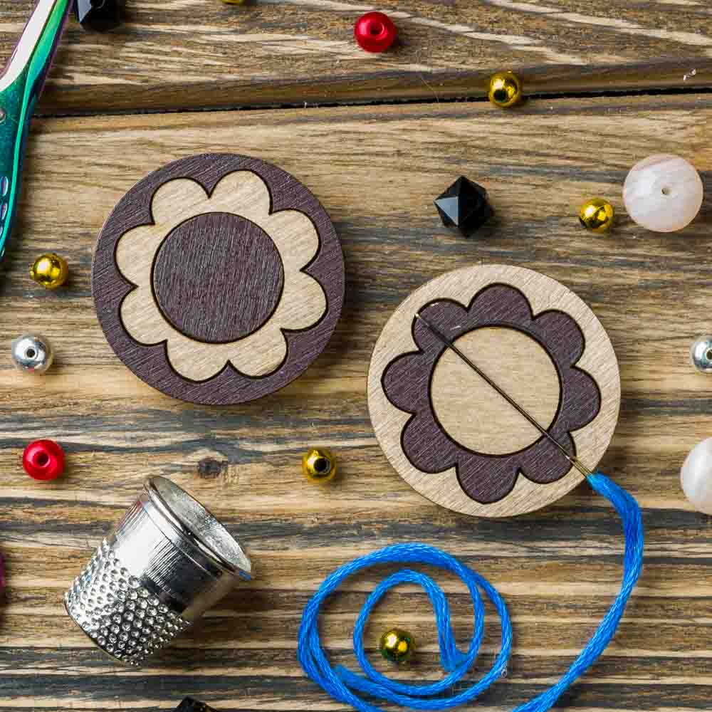 Magnetic Needle Holder - Wooden Needle Minder