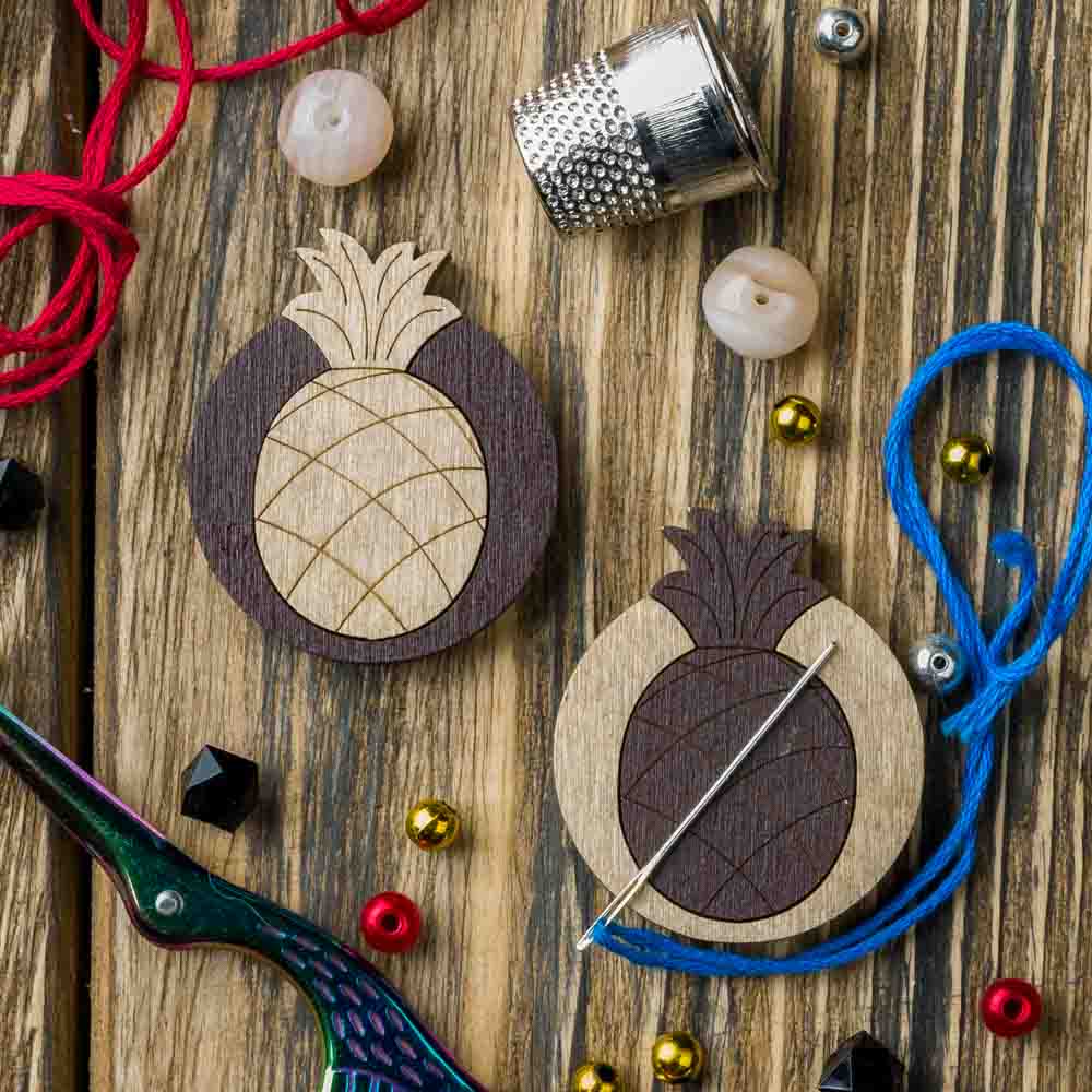 Magnetic Needle Holder - Wooden Needle Minder