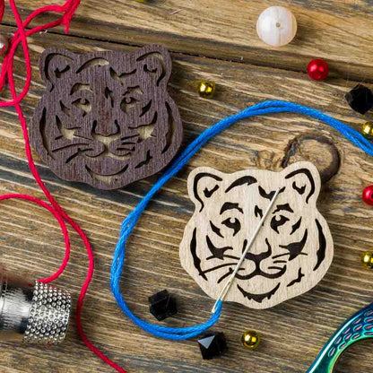 Magnetic Needle Holder - Wooden Needle Minder